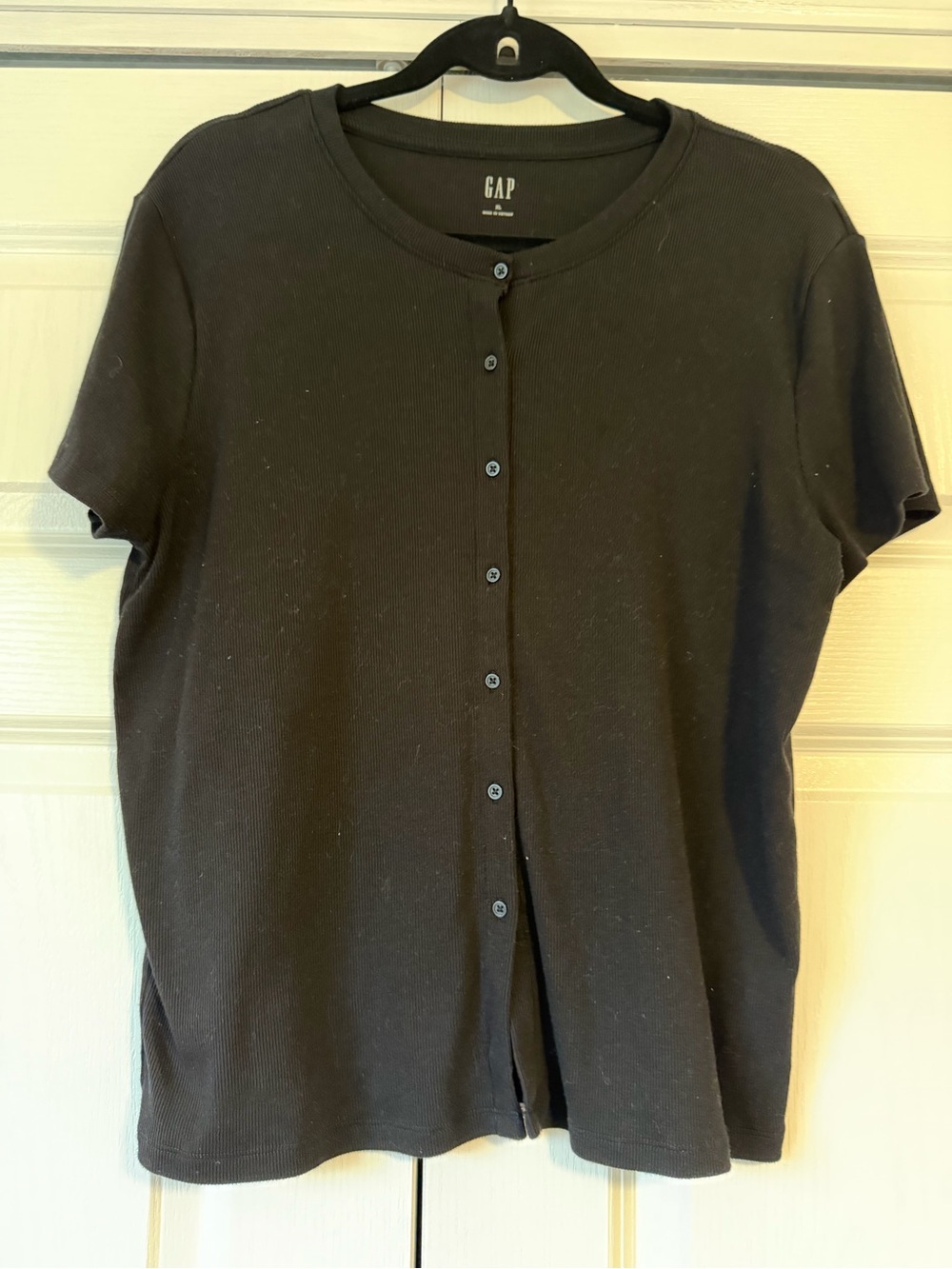 GAP Women's Black Short-Sleeve Button-Up Top